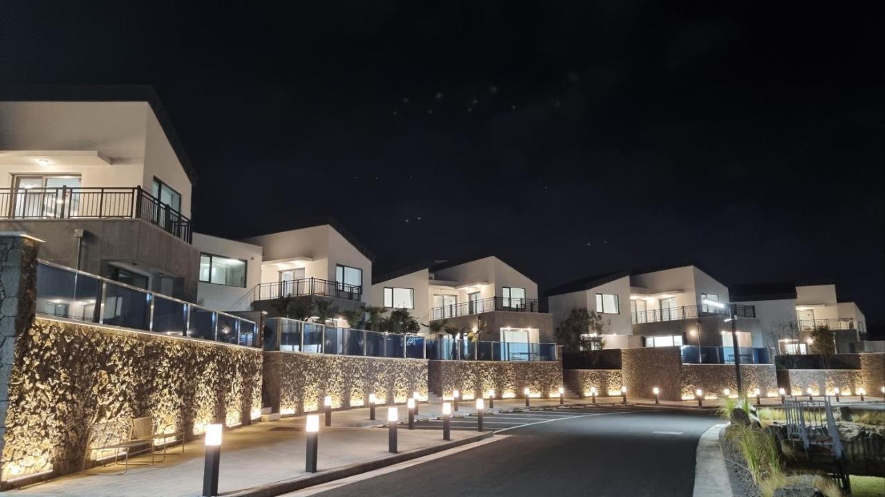 Ddosi Aewol Pool Villa Чеджу Екстериор снимка