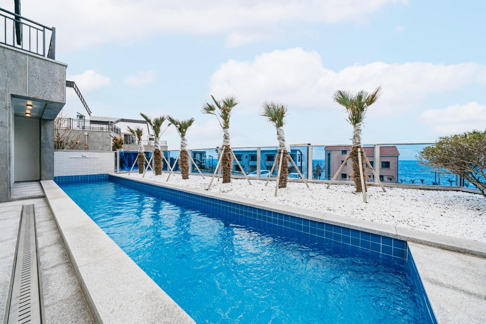 Ddosi Aewol Pool Villa Чеджу Екстериор снимка