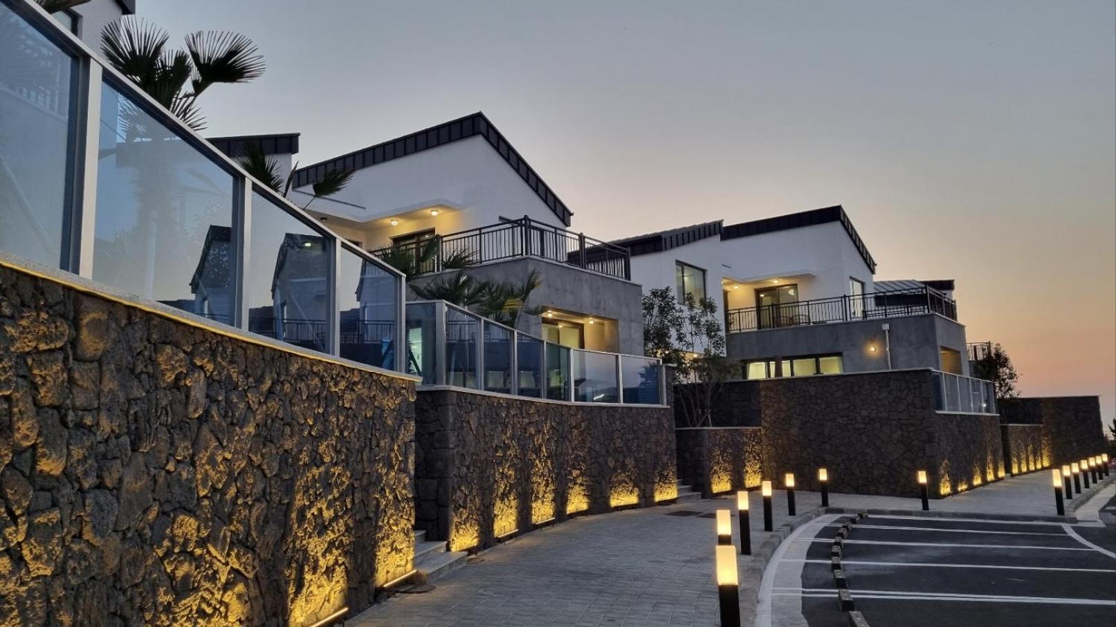 Ddosi Aewol Pool Villa Чеджу Екстериор снимка