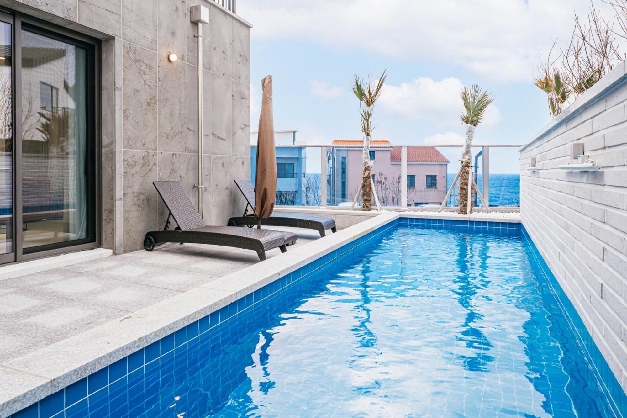 Ddosi Aewol Pool Villa Чеджу Екстериор снимка