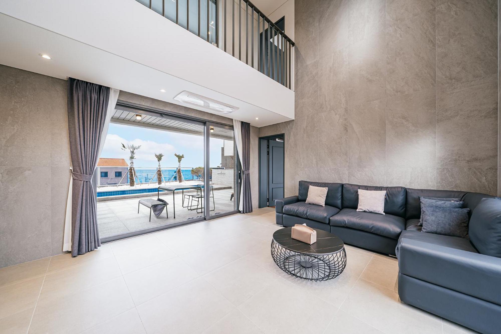 Ddosi Aewol Pool Villa Чеджу Екстериор снимка