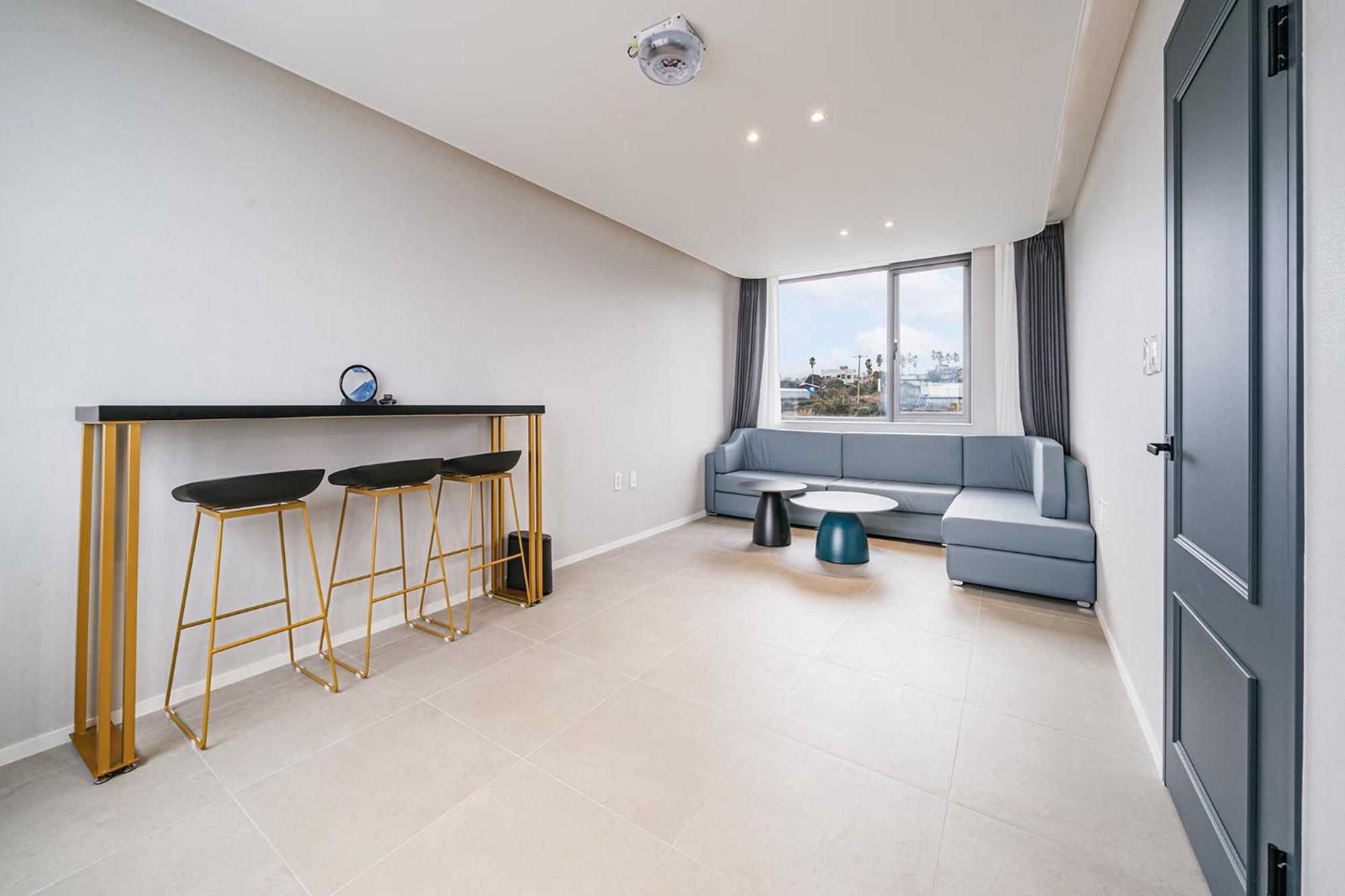 Ddosi Aewol Pool Villa Чеджу Екстериор снимка