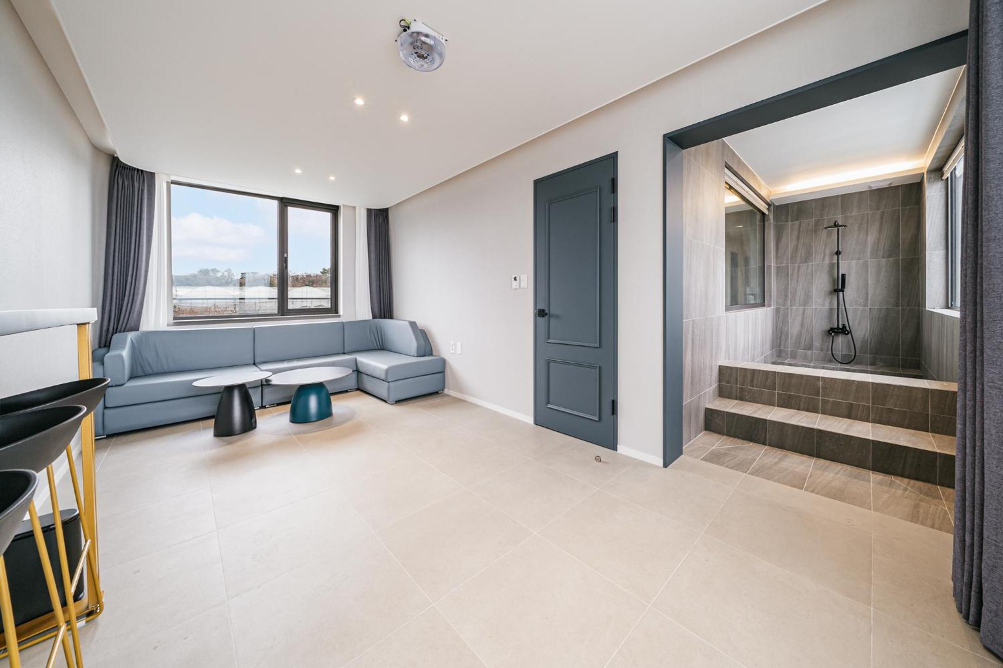 Ddosi Aewol Pool Villa Чеджу Екстериор снимка