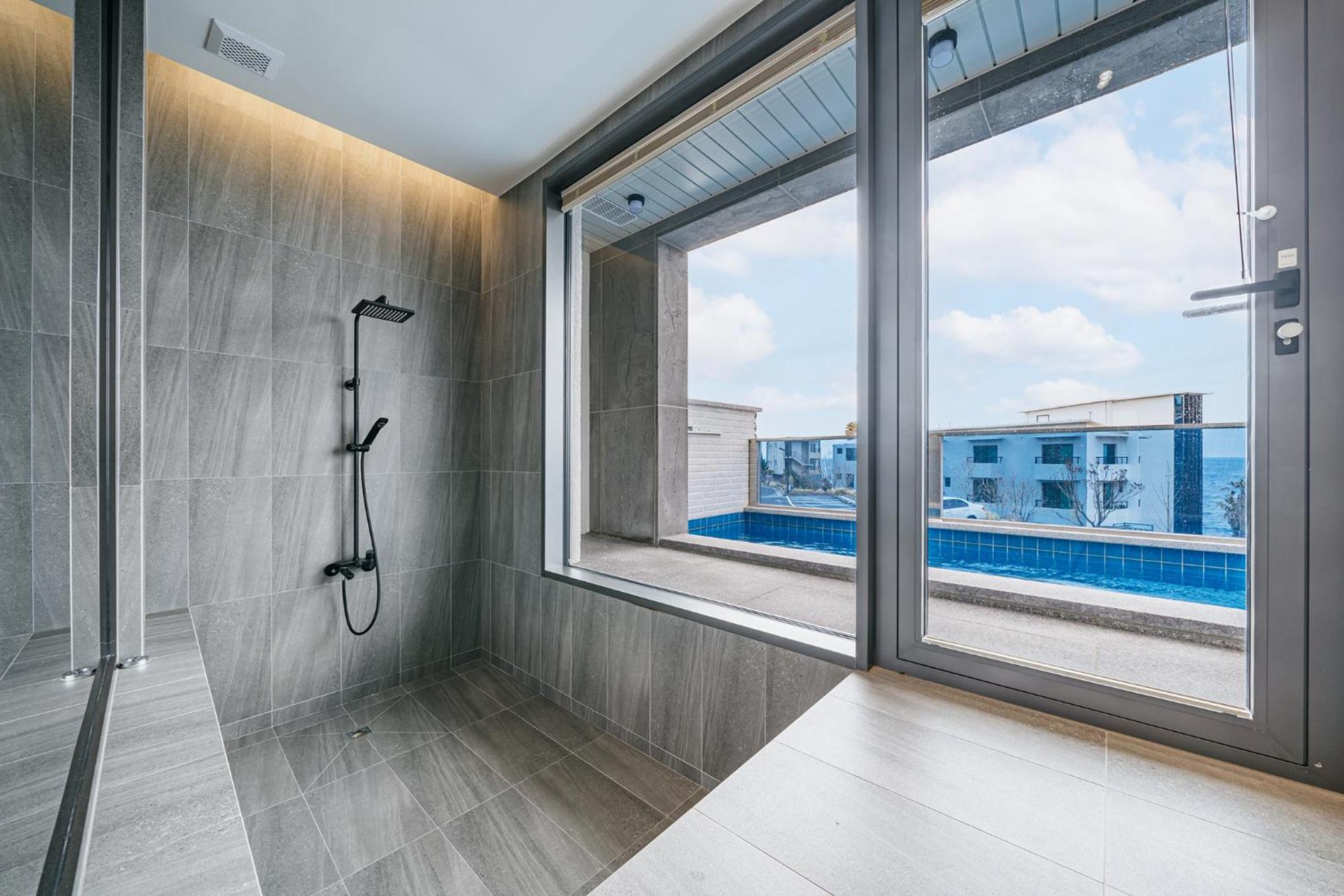 Ddosi Aewol Pool Villa Чеджу Екстериор снимка