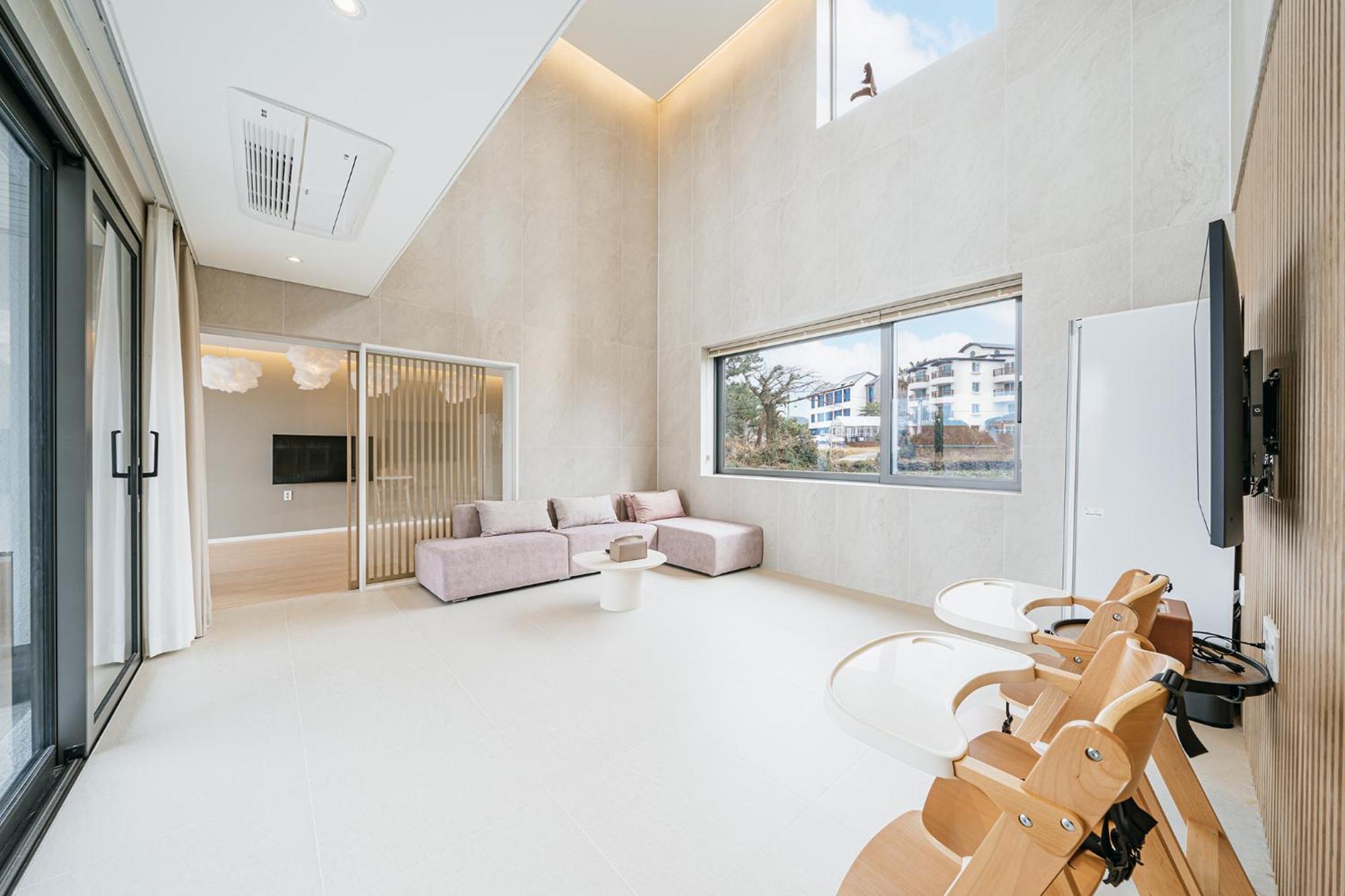 Ddosi Aewol Pool Villa Чеджу Екстериор снимка