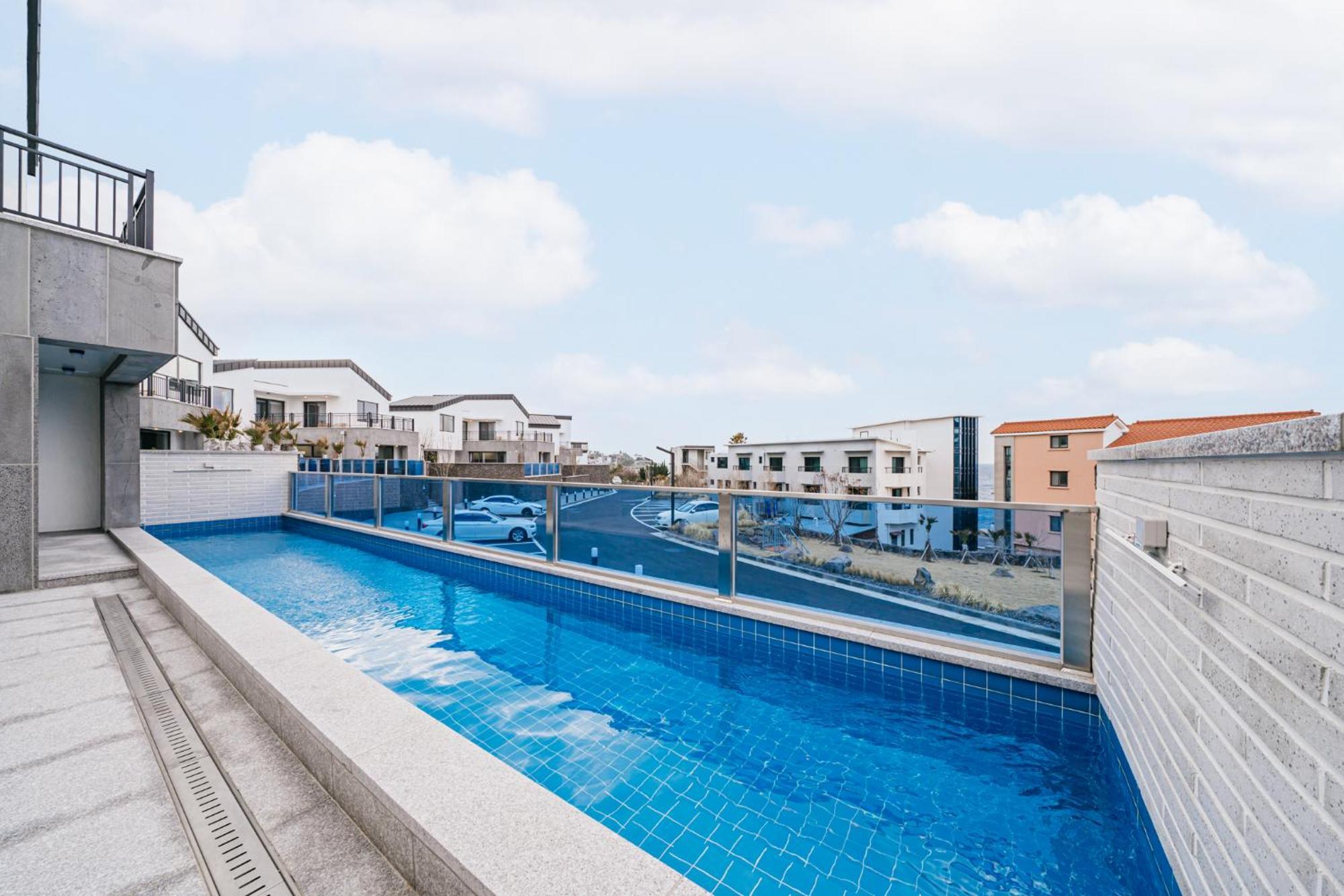 Ddosi Aewol Pool Villa Чеджу Екстериор снимка